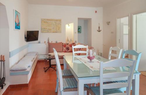Crni Apartamento | Apartment Marinella-3 by Interhome
