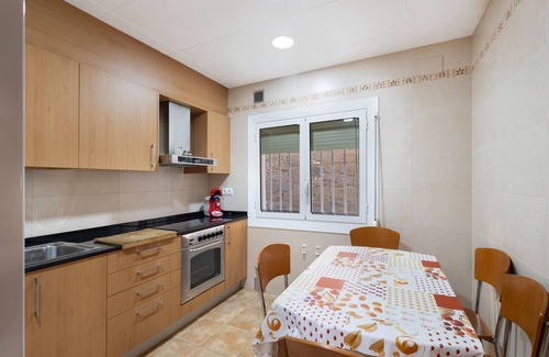 Cercs Apartamento | Apartamento 'Menvil' con vistas a la montaña, terraza privada y Wi-Fi