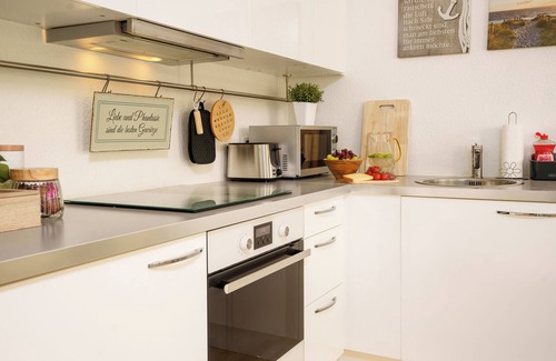 Eckernfoerde Apartamento | Apartment mit Meerblick & Direkter Strandlage -sonnenbalkon -stilvoll -smart TV