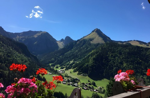 Abondance Apartamento | Apartamento 'Mont De Grange' con vistas a la montaña, terraza privada y Wi-Fi