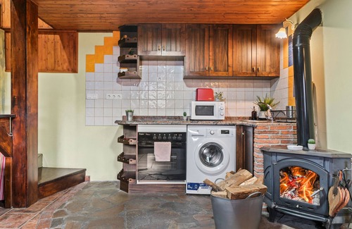 Fresnedo Apartamento | Apartamento 'Montegrande Rodeado De Montañas' con Terraza Compartida y Wi-Fi