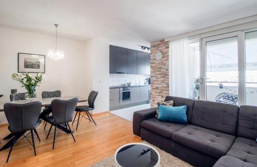 Zadar Apartamento | Apartment Montesa Zadar with free parking and balcony