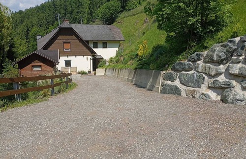Frantschach-Sankt Gertraud Apartamento | Apartamento 'Naturoase' con vistas a la montaña, terraza compartida y Wi-Fi
