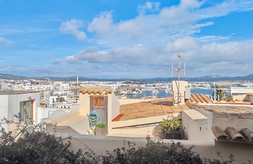 Centro de Ibiza Apartamento | Apartamento 'Navila' con piscina compartida, Wi-Fi y aire acondicionado