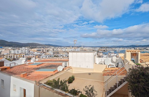 Centro de Ibiza Apartamento | Apartamento 'Navila' con piscina compartida, Wi-Fi y aire acondicionado