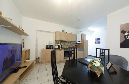 Funfhaus Apartamento | Apartment No. 02 in Vienna near Schönbrunn/Westbahnhof | Keyless Check-In