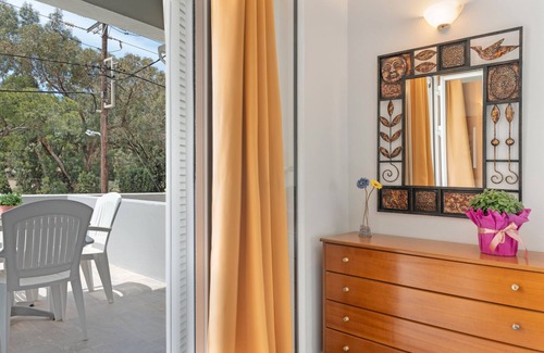 Panormos Apartamento | Apartamento 'No 10' con piscina compartida, Wi-Fi y aire acondicionado