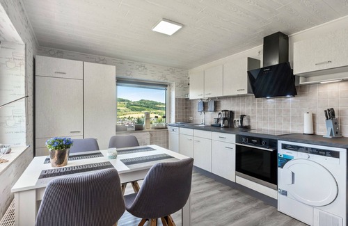 Velmede Apartamento | Apartamento 'Oase Ruhrtalblick' con vistas a la montaña, terraza privada y Wi-Fi