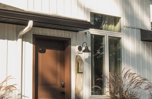 Sugarcreek Apartamento | Apartment on Broadway St - L