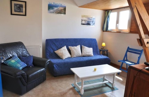 Agon-Coutainville Apartamento | Apartamento en el 1 piso de nuestra casa acceso independiente y pequeño patio.