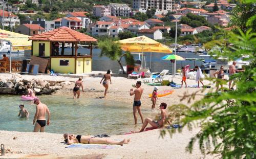 Seget Vranjica Apartamento | Apartment on the beach, Zoranka