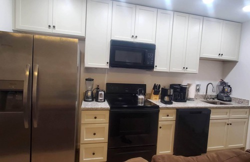 Tallahassee Apartamento | Apartment: One unit of a duplex near FSU-B
