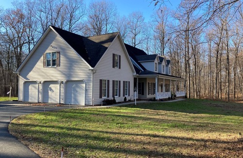Forest Hill Apartamento | Apartment over the garage, deep in the quiet woods, 2br.