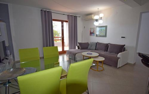 Cesarica Apartamento | Apartment Paola 2 by Villas Guide