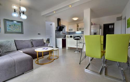 Cesarica Apartamento | Apartment Paola 2 by Villas Guide