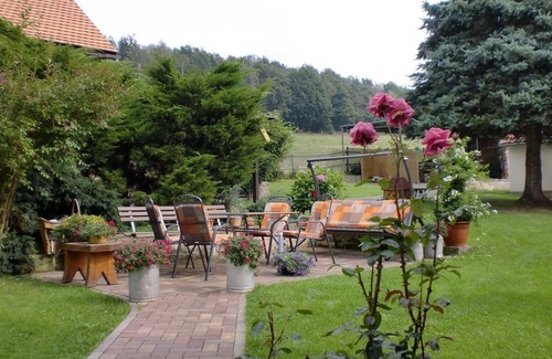 Pfaffendorf Apartamento | Apartment "Pfaffenstein", living room/bedroom - Ferienhof Müller