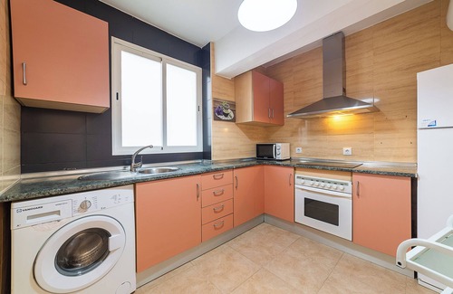 Almeria Apartamento | Apartamento 'Piso En El Zapillo' con vistas al mar, Wi-Fi y aire acondicionado