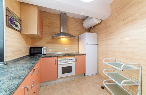 Almeria Apartamento | Apartamento 'Piso En El Zapillo' con vistas al mar, Wi-Fi y aire acondicionado