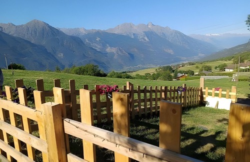 Saint-Denis Apartamento | Apartment 'Pointa Neira' with Mountain View, Shared Garden and Wi-Fi