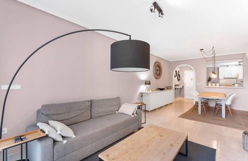 Orihuela Costa Apartamento | Apartamento 'Ra Sol' con piscina comunitaria, Wi-Fi y aire acondicionado
