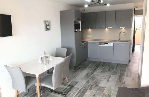 Plaine de la Brague Apartamento | Apartamento reformado, aire acondicionado, vistas al mar, piscinas, tenis.