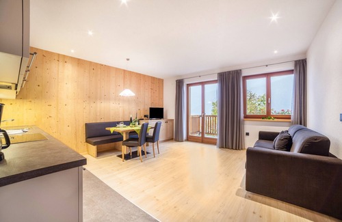 Santa Valburga Apartamento | Apartamento "Residence Kalchgruberhof Fichte" con vistas al lago, jardín y Wi-Fi