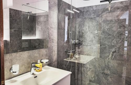 Piazzogna Apartamento | Apartment Residenza Miralago Apt- C28 by Interhome