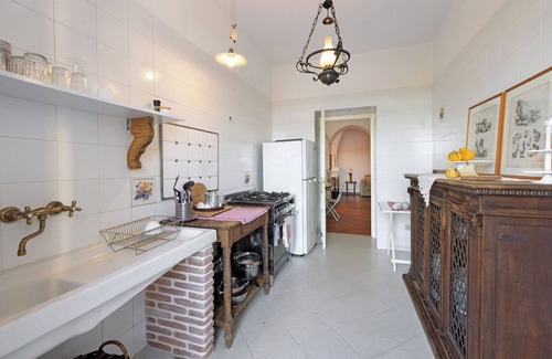 Campochiesa Apartamento | Apartamento "Residenza Stoechas White" con Wi-Fi, jardín y terraza