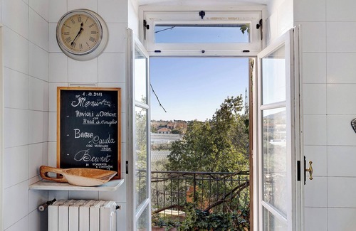 Campochiesa Apartamento | Apartamento "Residenza Stoechas White" con Wi-Fi, jardín y terraza