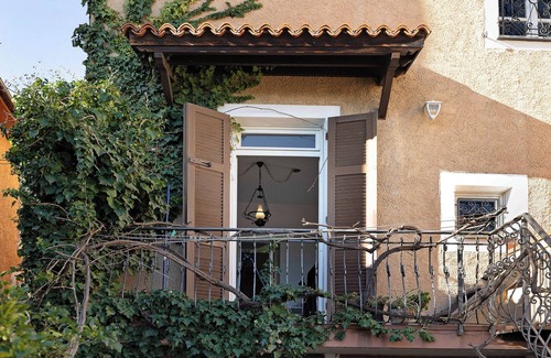 Campochiesa Apartamento | Apartamento "Residenza Stoechas White" con Wi-Fi, jardín y terraza