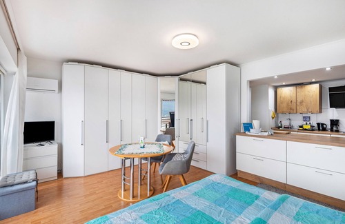 Bad Hoenningen Apartamento | Apartamento 'Rhein 8' con balcón y Wi-Fi