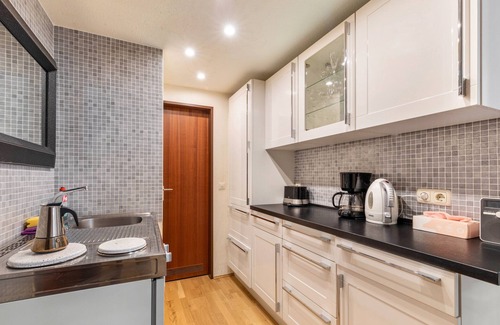 Bad Hoenningen Apartamento | Apartamento 'Rheinapartment Dependance 8' con balcón y Wi-Fi