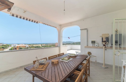 Luddui Apartamento | Apartamento 'Rifugio Sul Mare' con vistas al mar, Wi-Fi y aire acondicionado