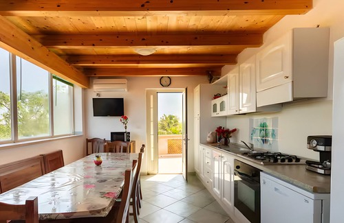 Brindisi Apartamento | Apartamento 'Rosa Dei Venti' con piscina compartida, Wi-Fi y aire acondicionado