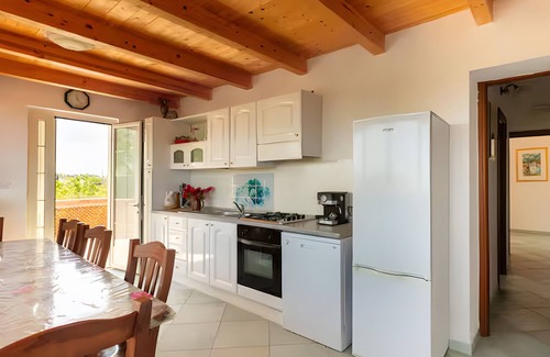 Brindisi Apartamento | Apartamento 'Rosa Dei Venti' con piscina compartida, Wi-Fi y aire acondicionado