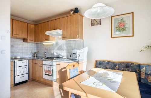 San Genesio Atesino Apartamento | Apartamento 'Stücklhof Wohnung Rose' con vistas a la montaña, jardín compartido y Wi-Fi