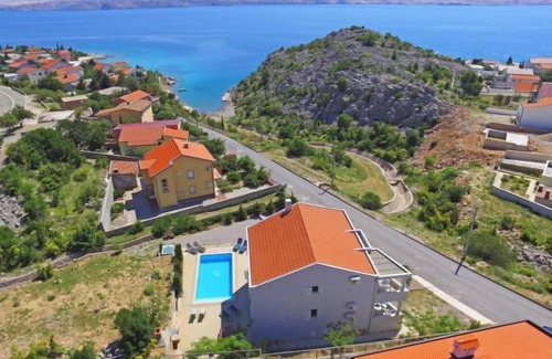 Ribarica Apartamento | Apartamento Sani by Interhome