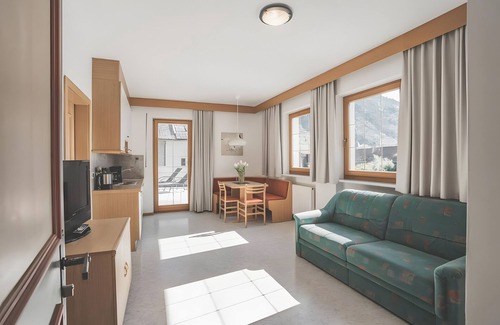 Silandro Apartamento | Apartamento 'Schnatzhof Typ A5' con vistas a la montaña, piscina compartida y Wi-Fi