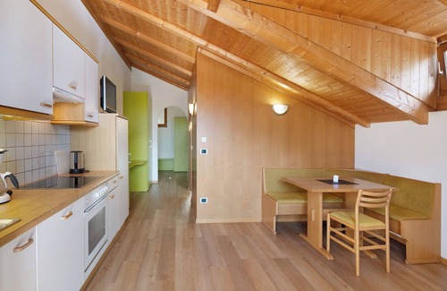Silandro Apartamento | Apartamento 'Schnatzhof Typ D12' con vistas a la montaña, piscina compartida y Wi-Fi