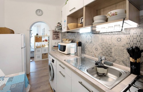 Voltri Apartamento | Apartment 'Sea la Vie' with Sea View, Wi-Fi and Air Conditioning