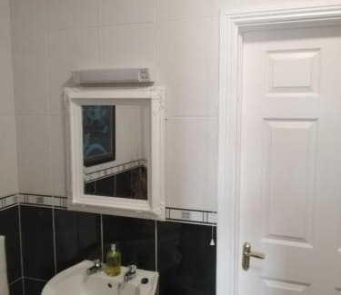 Carrick-on-Shannon Apartamento | Apartment Sleeps 2 with Free Parking