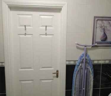 Carrick-on-Shannon Apartamento | Apartment Sleeps 2 with Free Parking