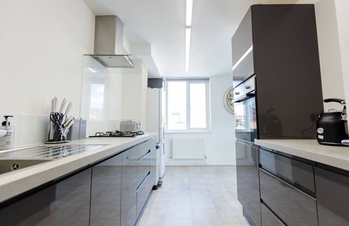 Guildford Apartamento | Apartment - Sleeps 6 - Parking - WiFi