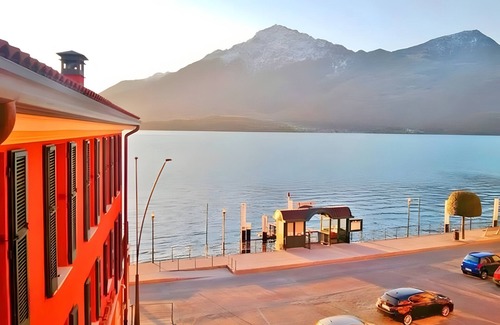 Consiglio di Rumo Apartamento | Apartment 'Spacious Historic F1' with Lake View, Wi-Fi and Air Conditioning