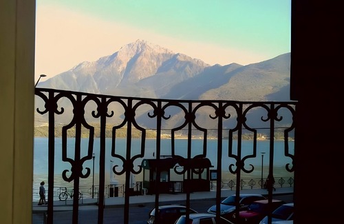 Consiglio di Rumo Apartamento | Apartment 'Spacious Historic F1' with Lake View, Wi-Fi and Air Conditioning