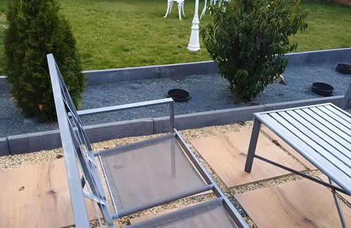 Gera Apartamento | Apartamento 'Sredniq' con terraza compartida y Wi-Fi