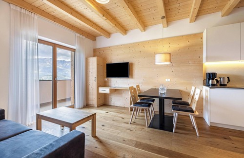 Santo Stefano Apartamento | Apartamento "Stefansdorf Wohnung 7" con vistas a la montaña, Wi-Fi, jardín, balcón y barbacoa