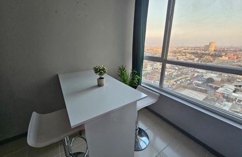 Las Rejas Apartamento | Apartment steps from the Alameda Terminal, Escuela PDI, Estación de Trenes and USACH, Facturable