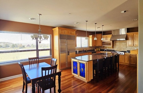 Madison Apartamento | Apartment Suite Penthouse located at hotel on Madison's east side!