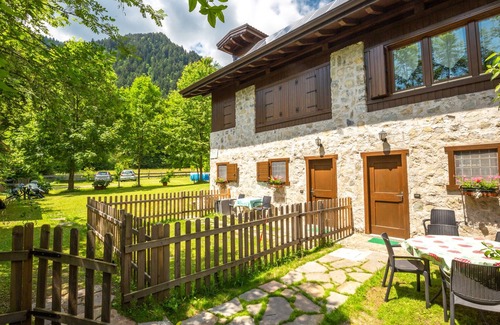 Concei Chalet De Esquí | Chalet rodeado de vegetación en Val Concei